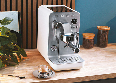 Ekspres do kawy, kolbowy EMC02WHMEU - Smeg