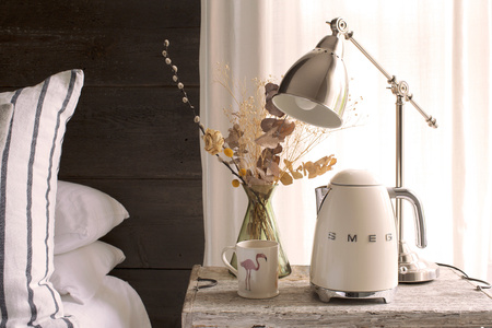 Czajnik, kremowy KLF03CREU - Smeg