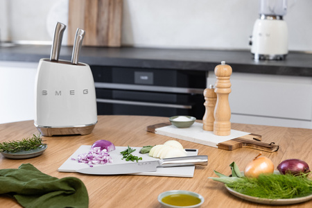 Blok z zestawem 6 noży KBSF02WH - Smeg