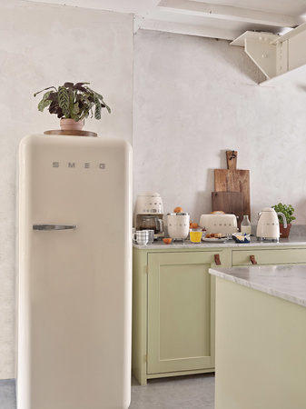 Ekspres przelewowy, kremowy DCF02CREU - Smeg