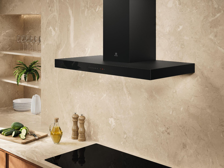 Okap przyścienny ELECTROLUX 700 Breeze 90cm LFT819K