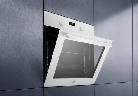 Piekarnik ELECTROLUX SurroundCook 600 kataliza EOF5F50V