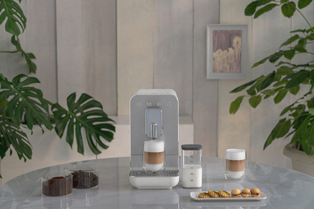 Automatyczny ekspres do kawy BCC13WHMEU - Smeg