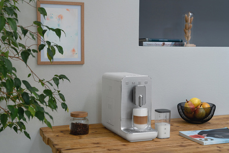 Automatyczny ekspres do kawy BCC13WHMEU - Smeg