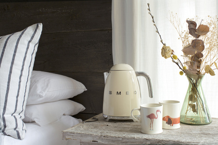 Czajnik, kremowy KLF03CREU - Smeg