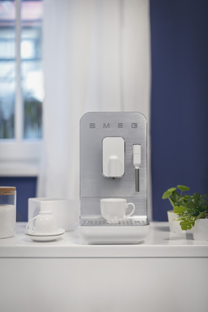 Automatyczny ekspres do kawy BCC12WHMEU - Smeg