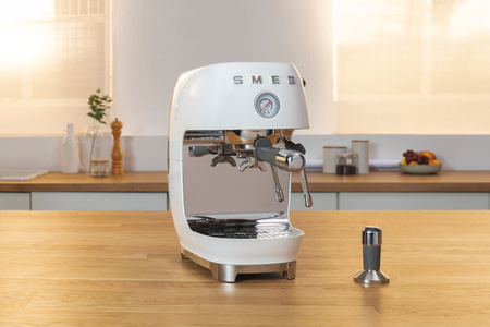 Ekspres do kawy kolbowy biały SMEG ECF03WHEU