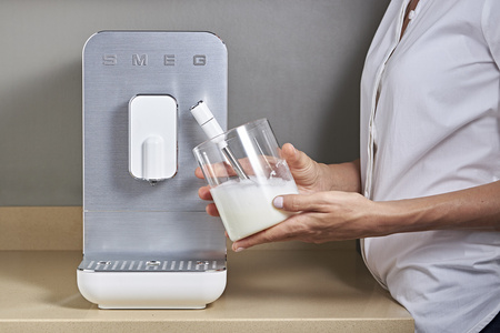 Automatyczny ekspres do kawy BCC12WHMEU - Smeg