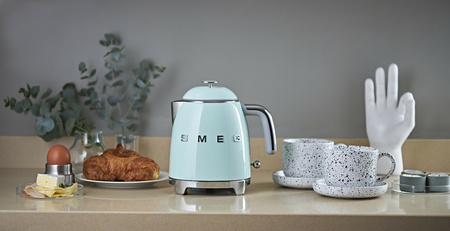 Czajnik mini, pastelowa zieleń KLF05PGEU - Smeg