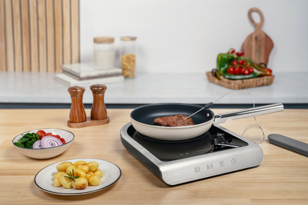 Przenośna płyta indukcyjna PIC01BLMEU - Smeg