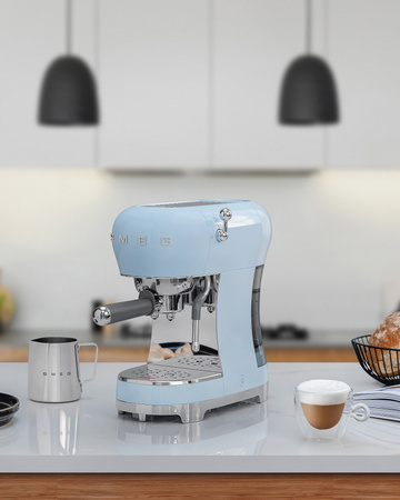 Ekspres do kawy, kolbowy ECF02PBEU - Smeg