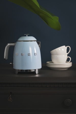 Czajnik mini, pastelowy błękit KLF05PBEU - Smeg