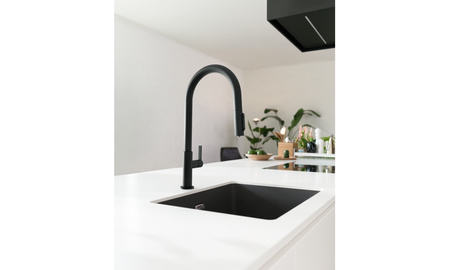 Praktyczna bateria kuchenna z wyciąganą wlewką FRANKE Maris Slim Clear Water Czarny Mat do filtrowania wody - 120.0730.911