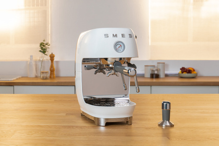 Ekspres do kawy kolbowy biały SMEG ECF03WHEU