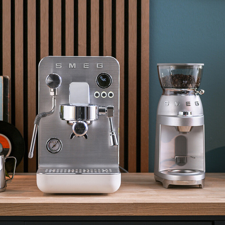 Ekspres do kawy, kolbowy EMC02WHMEU - Smeg