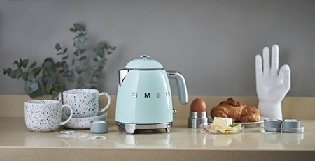 Czajnik mini, pastelowa zieleń KLF05PGEU - Smeg