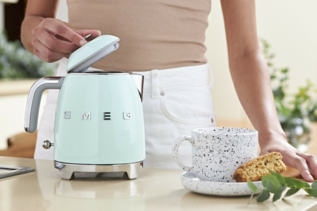 Czajnik mini, pastelowa zieleń KLF05PGEU - Smeg