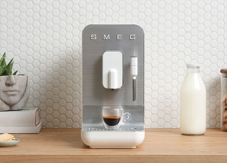 Automatyczny ekspres do kawy BCC12WHMEU - Smeg