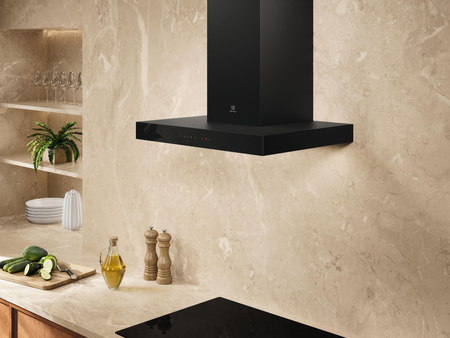 Okap przyścienny ELECTROLUX 700 Breeze 60cm LFT816K