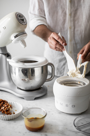 Mikser, kremowy SMF02CREU - Smeg